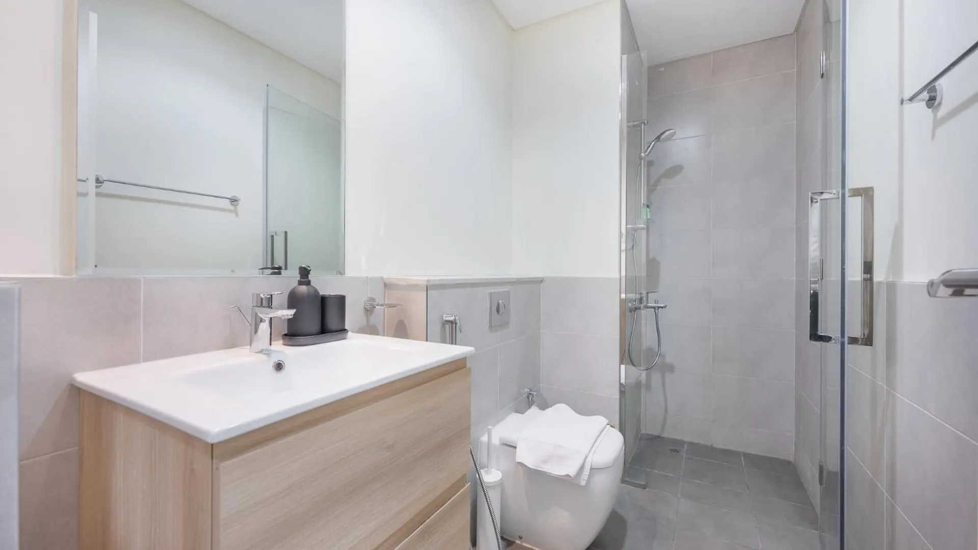 Cozy 1-Bedroom Apartment At Golf Vita In Damac Hills With Relaxing Views! Dubái