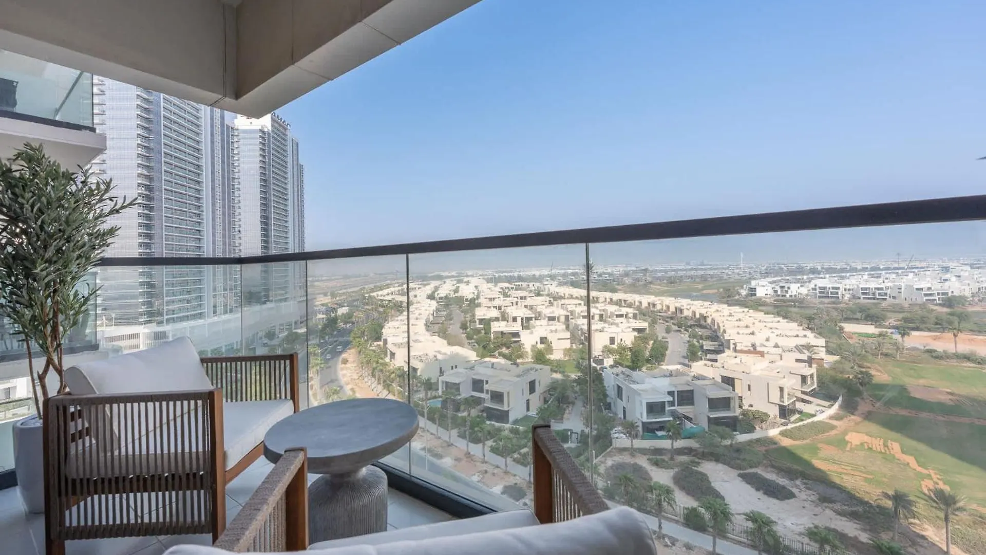 דובאי Cozy 1-Bedroom Apartment At Golf Vita In Damac Hills With Relaxing Views!